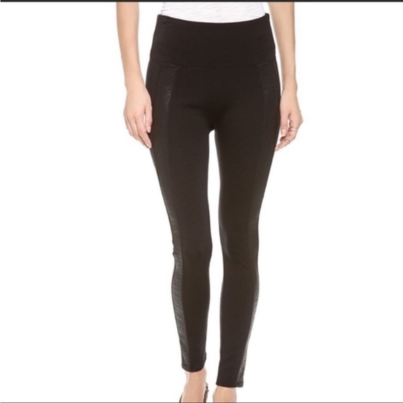 Spanx Ready To Wow Black Leggings with Snakeskin Print on Side - Picture 1 of 10